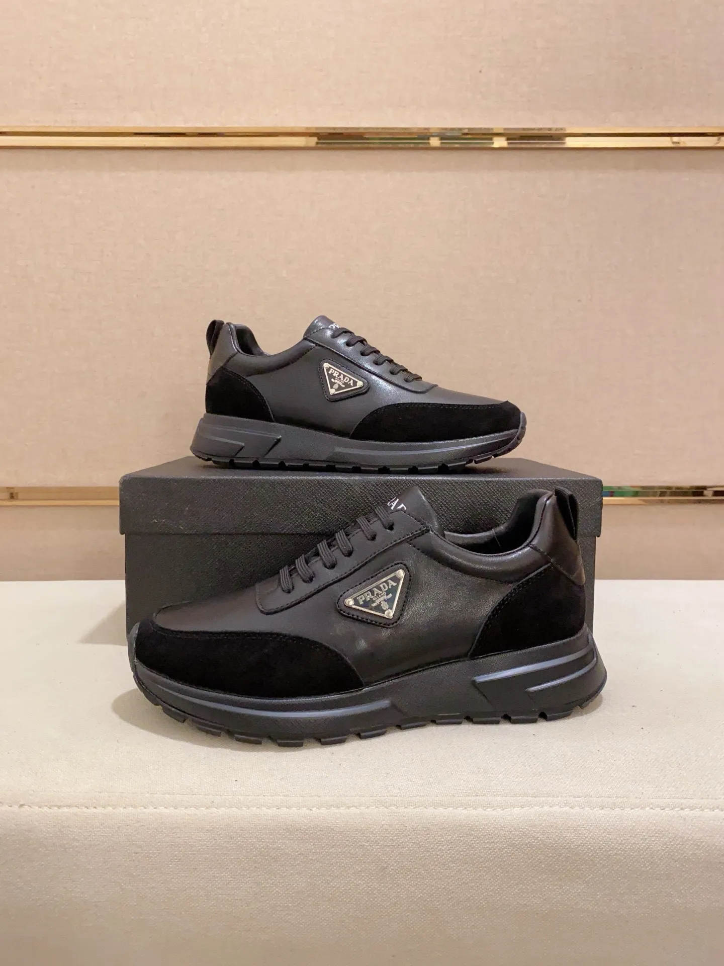 Men's shoes 💰: 500💰 [Prada～Prada] Trendy new styles are on the market. Same style as the official website. Counter quality. Original matching. [Strong] [Strong] Selected first-layer cowhide fabric. Comfortable and breathable sheepskin lining, fine workmanship, upper layer made of 100% pure cowhide, original last shape, comfortable on the feet, shoe sizes 38 to 44